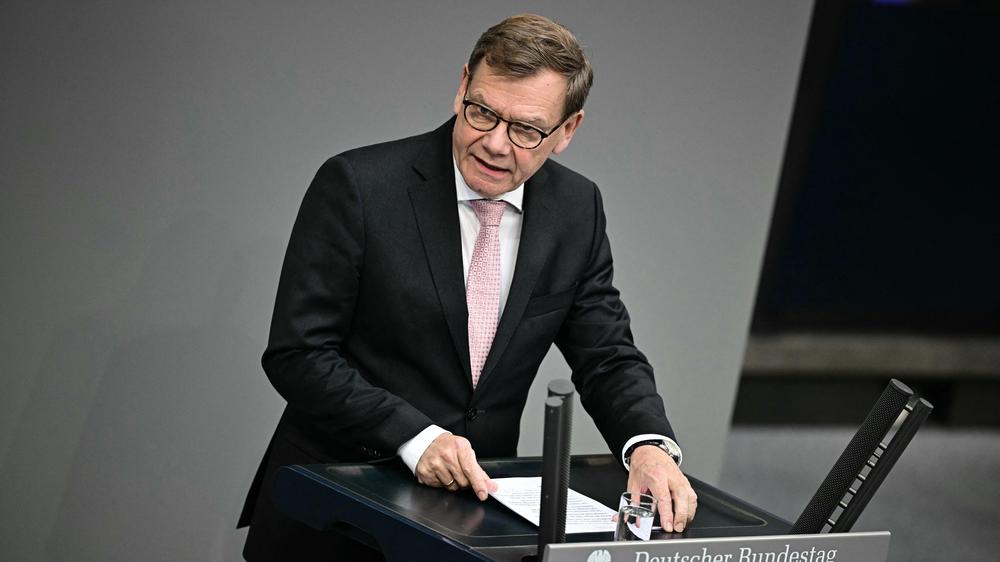  Außenminister Johann Wadephul (CDU) plädiert auch nach dem Gipfeltreffen in Alaska weiter für eine Waffenruhe im Krieg gegen die Ukraine.