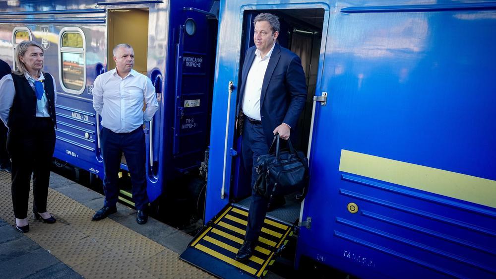  Bundesfinanzminister Lars Klingbeil bei seiner Ankunft in Kyjiw