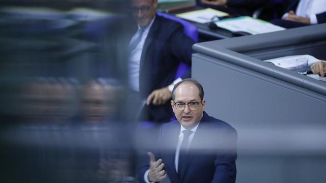 Bundesinnenminierium: Dobrindt will gegen "hybriden Bedrohungen" aufrüsten