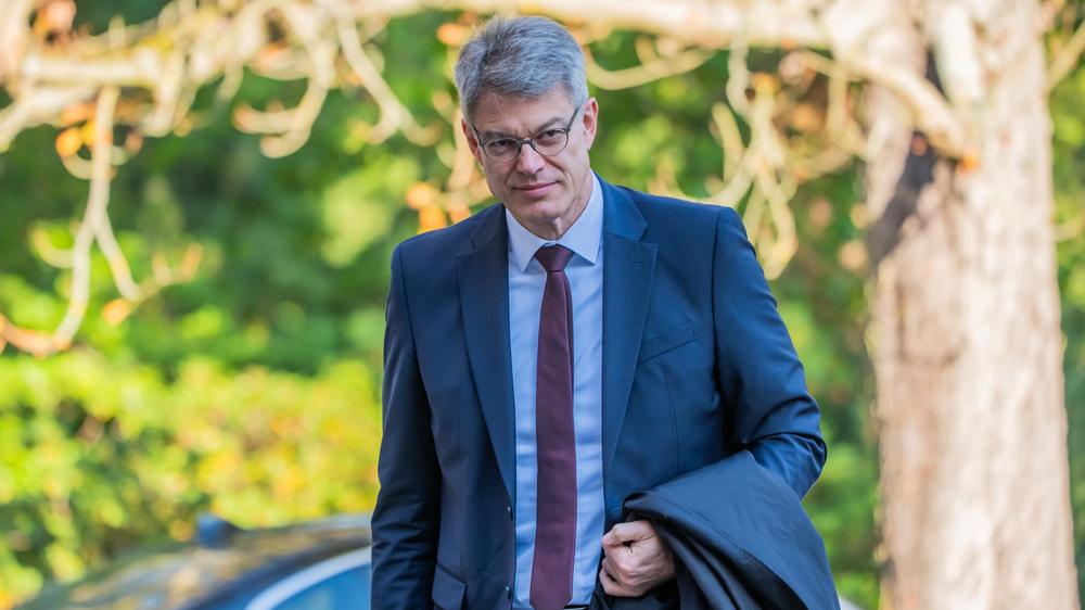 Klausurtagung: Patrick Schnieder am Morgen bei der Ankunft an der Villa Borsig in Berlin. Der Verkehrsminister hat einen Zusammenbruch erlitten.