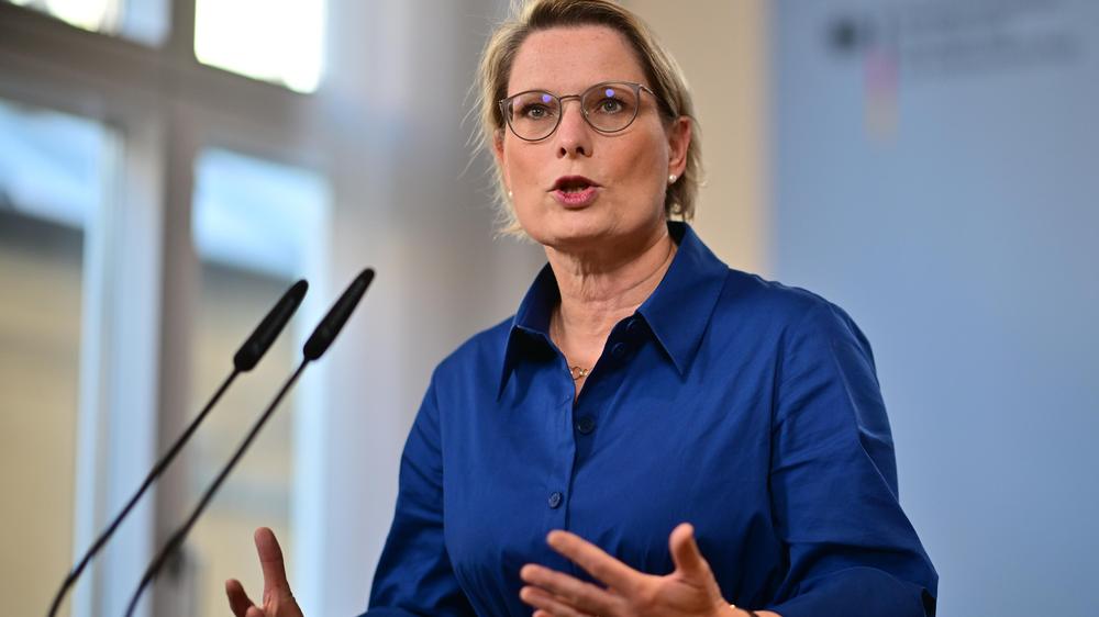  Bundesjustizministerin Stefanie Hubig kann sich Strafen für verbale sexuelle Belästigung vorstellen.