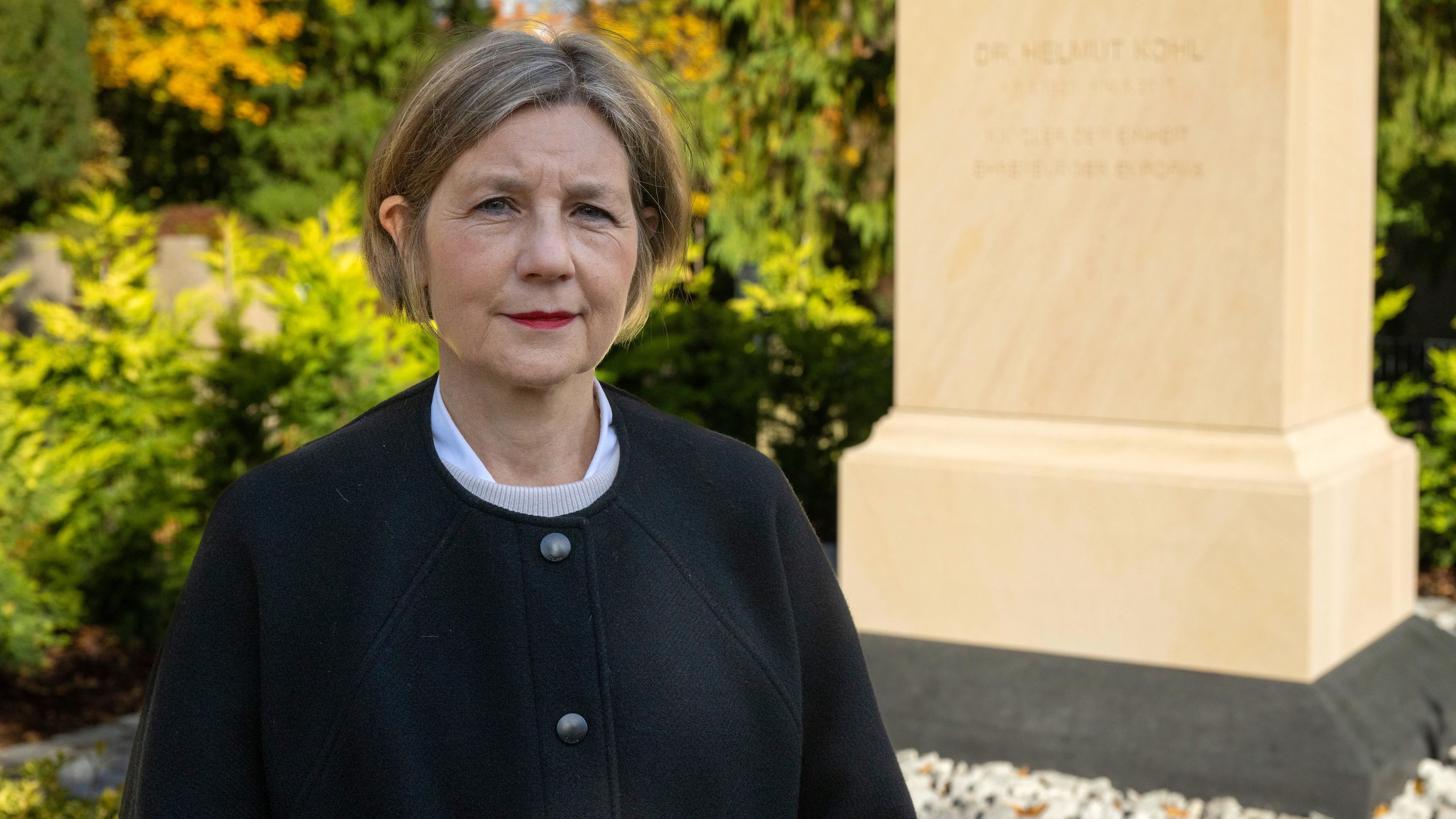 Speyer: Maike Kohl-Richter, Witwe des früheren Bundeskanzlers Helmut Kohl, hat sich bewusst für einen denkmalartigen Stil der Grabstätte entschieden.