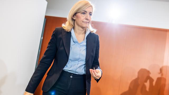 Stadtbild-Debatte: Gesundheitsministerin Warken spricht von "No-go-Areas" für Frauen