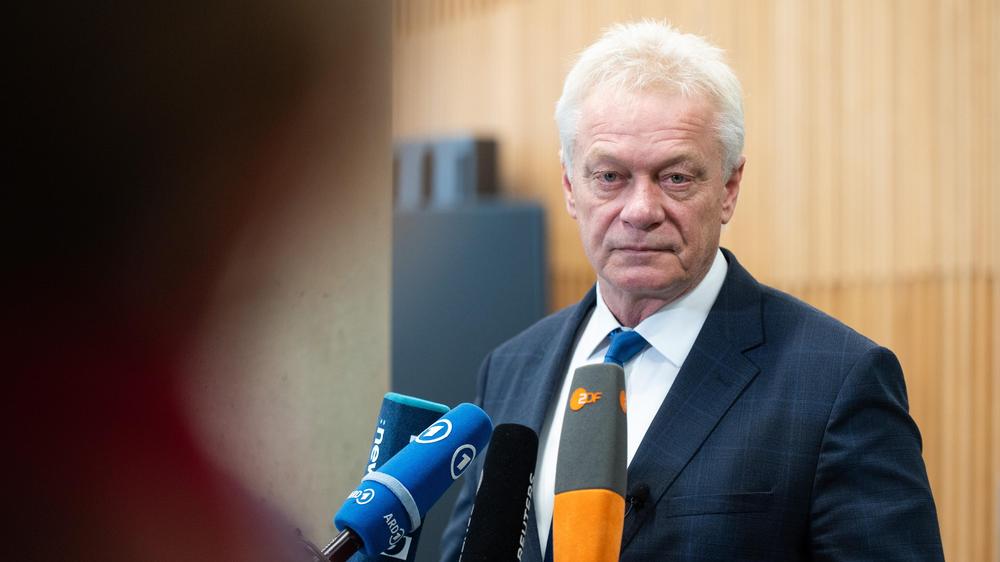 Vogelgrippe: Bundeslandwirtschaftsminister Alois Rainer (CSU) will bei der EU höhere Entschädigungszahlungen für gekeulte Tiere erreichen.
