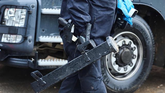 Nemško ustavno sodišče kritizira preiskavo brez naloga pri deportaciji