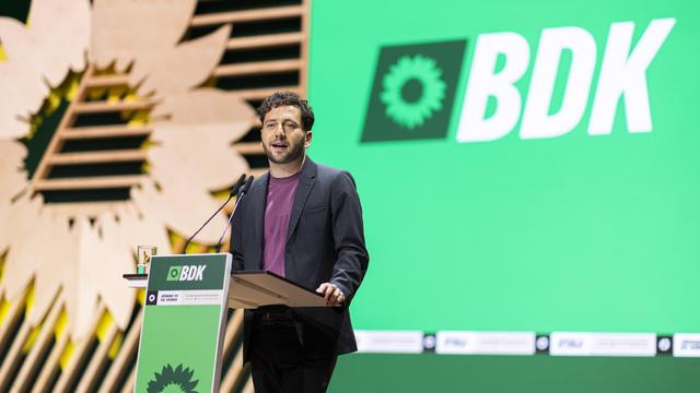 Grünen-Parteitag in Hannover: Felix Banaszak will soziale Frage beim Klimaschutz stärker betonen