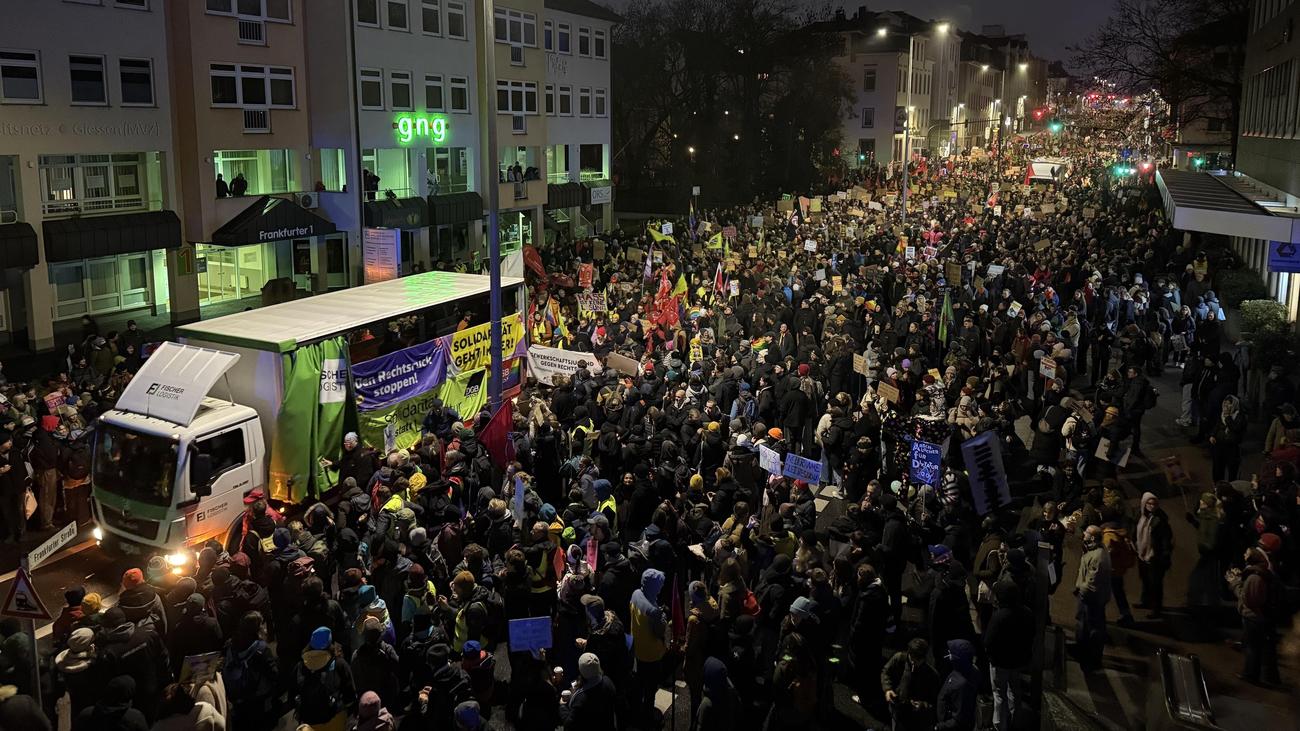 Gründung der AfD-Jugendorganisation: Demonstrierende blockieren Straßen in und um Gießen