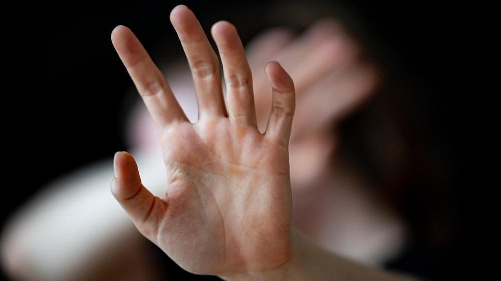  Immer mehr Frauen in Deutschland werden Opfer häuslicher Gewalt.