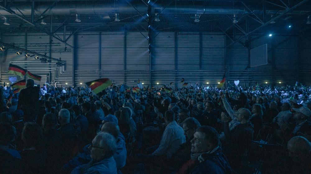 AfD-Jugend in Gießen: Der Wahlkampfauftakt der AfD in Halle zu Beginn dieses Jahres in einer Messehalle, die zur Zwerenz Gruppe gehört