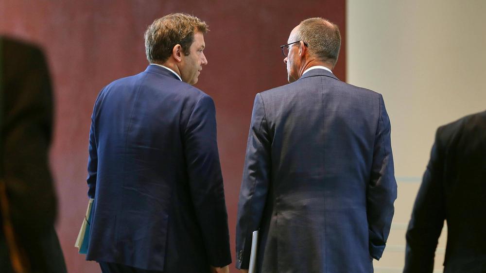 Bundesfinanzminister Lars Klingbeil (links, SPD) und Bundeskanzler Friedrich Merz (CDU)