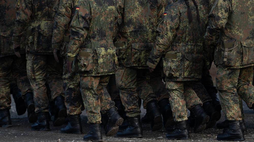 Defense: Defense Minister Boris Pistorius (SPD) expressed optimism about the speed of procurement of new equipment for the Bundeswehr.