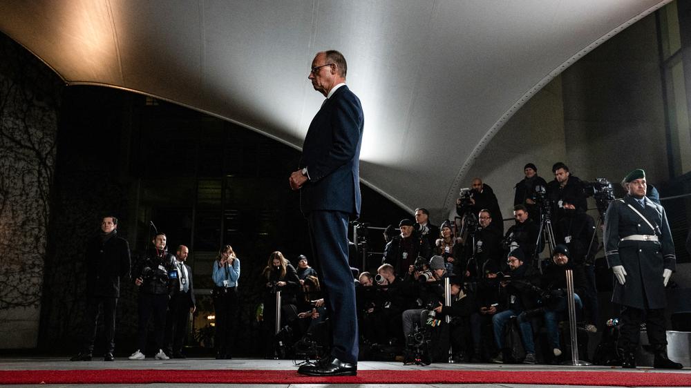 Friedrich Merz: Friedrich Merz, hier wartend vor dem Kanzleramt, konnte wiederholt nicht auf Gefolgschaft zählen.