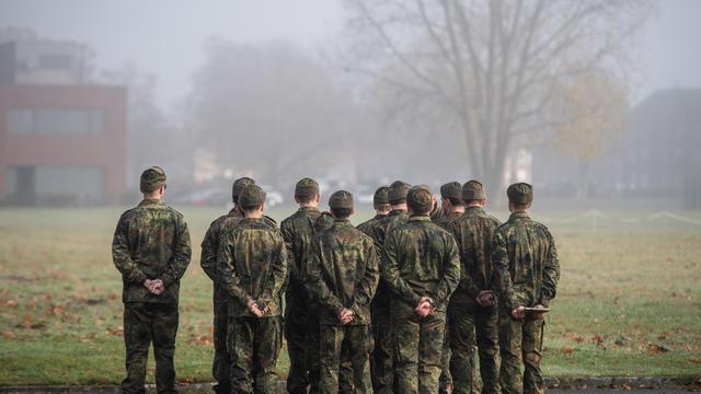 Verteidigung: Linkenchefin warnt vor Wehrpflicht durch die Hintertür