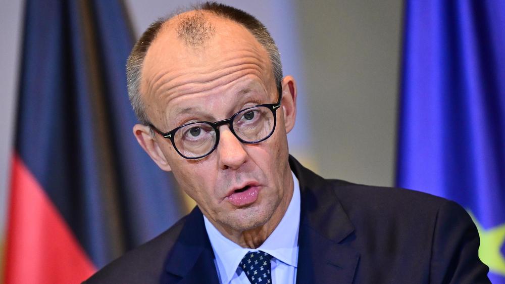  Friedrich Merz hat Donald Trump dazu aufgefordert, die EU-Strafe gegen X zu respektieren.