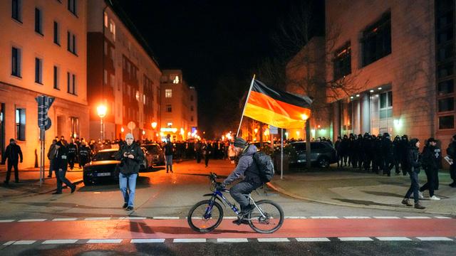 (+) Sachsen-Anhalt-Monitor: 