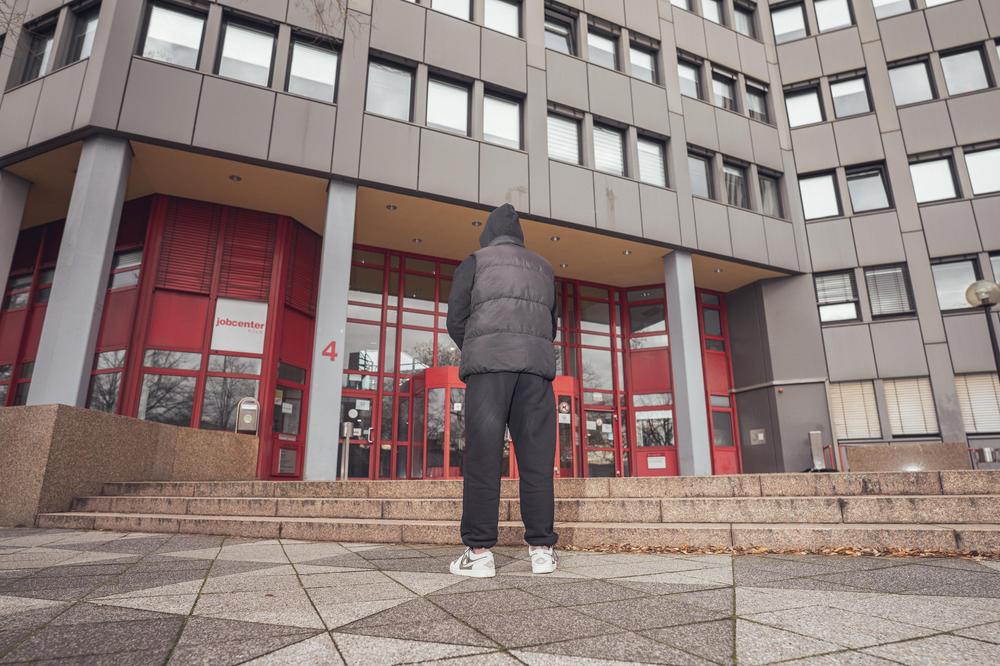 Bürgergeld für ukrainische Geflüchtete: Maxim Melnik ist im Sommer aus dem ukrainischen Militär desertiert und will deshalb anonym bleiben.