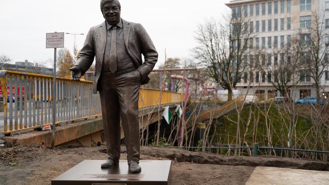 Konrad-Adenauer-Haus: Aktivisten stellen Statue von Walter Lübcke vor CDU-Parteizentrale auf