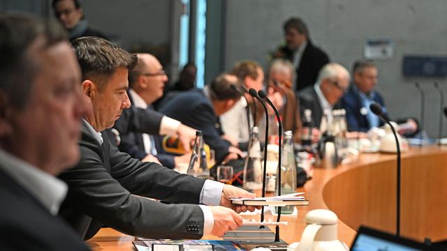 Schülerpraktikum: Oberverwaltungsgericht bestätigt Praktikumsverbot bei AfD-Abgeordnetem