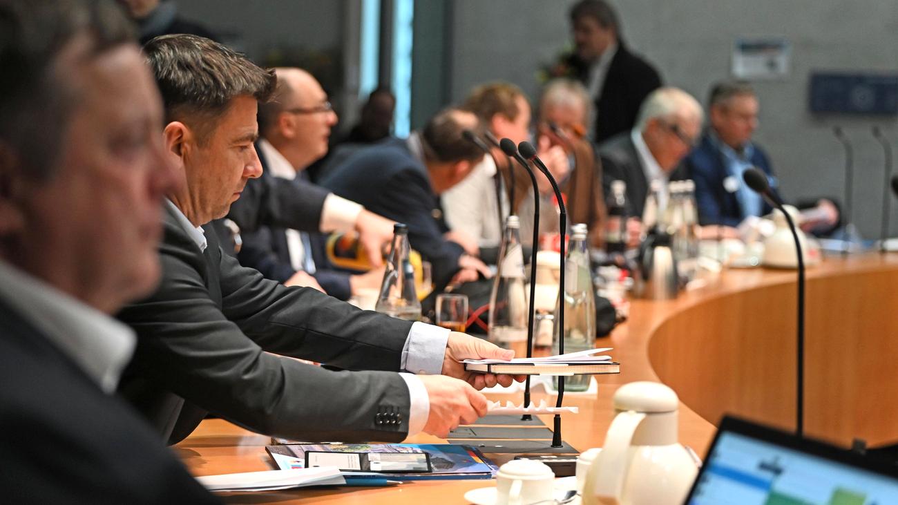 Schülerpraktikum: Oberverwaltungsgericht bestätigt Praktikumsverbot bei AfD-Abgeordnetem