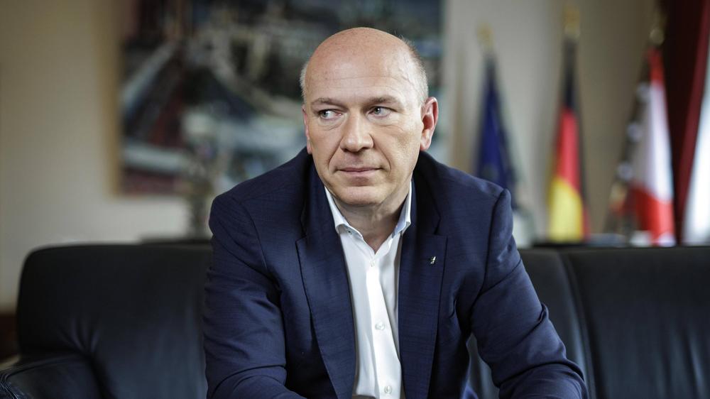 Stromausfall in Berlin: Kai Wegner, Regierender Bürgermeister von Berlin. War er Tennis spielen? Spielt das eine Rolle?