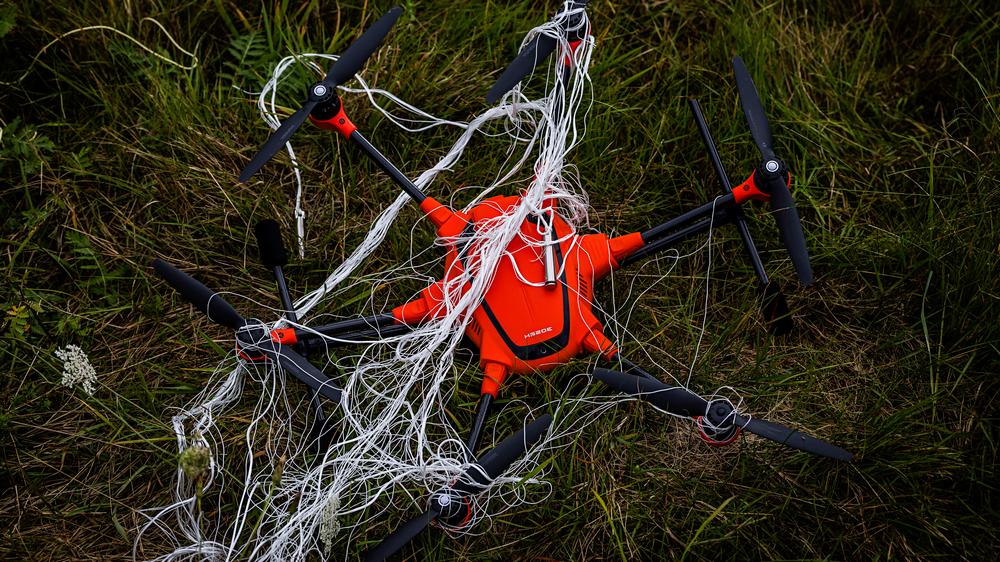 Matthias Rogg: Wie resilient ist Deutschland? Drohnen abzuwehren, fällt den Sicherheitsbehörden derzeit schwer. Die Bundeswehr hat nun Netzwerferdrohnen bestellt, die unbemannte Flugzeuge abfangen soll.