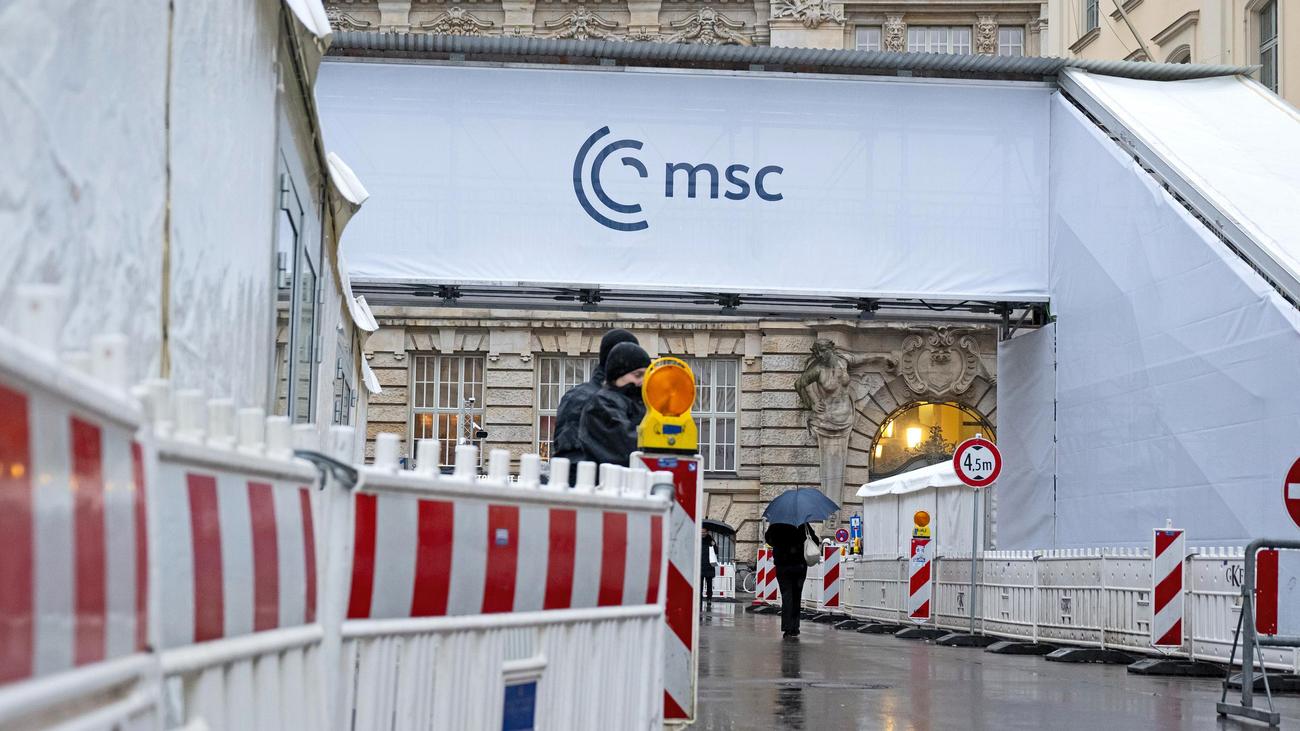 Proteste im Iran: Münchener Sicherheitskonferenz lädt Irans Außenminister wieder aus