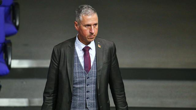 AfD in Nordrhein-Westfalen: Helferich-Lager will mächtigsten AfD-Landesverband übernehmen