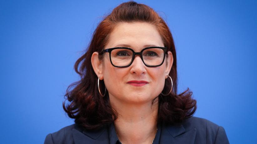 Antidiskriminierungsbeauftragte: Ferda Ataman ist seit 2022 die Antidiskriminierungsbeauftragte des Bundes.