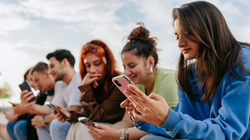 Social-Media-Verbot: Die CSU lehnt eine Social-Media-Altersbeschränkung, wie sie von der CDU und der SPD gefordert wird, ab.
