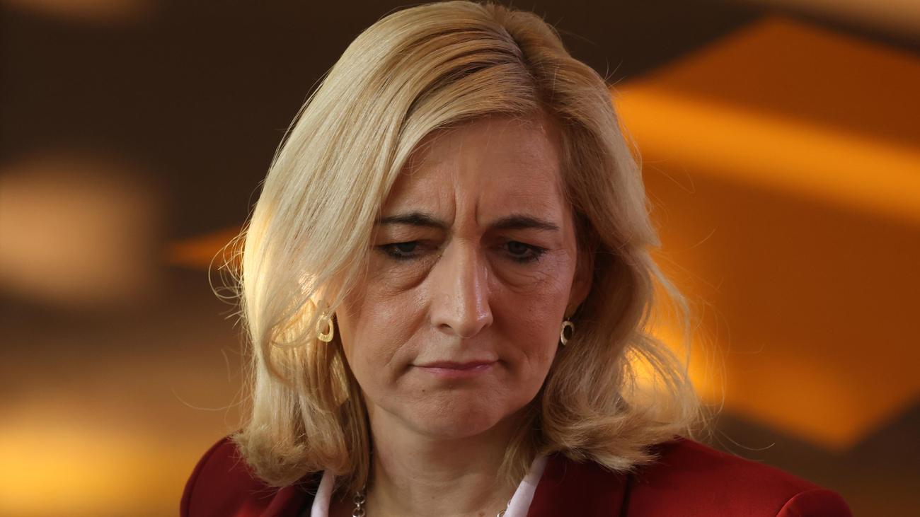 Gesundheitssystem : Nina Warken plant Gesetz für medizinische Versorgung im Kriegsfall 