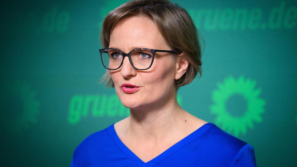  Grünenvorsitzende Franziska Brantner thematisierte auch die mögliche Erpressbarkeit wichtiger Persönlichkeiten, die in die Epstein-Affäre verwickelt sind.