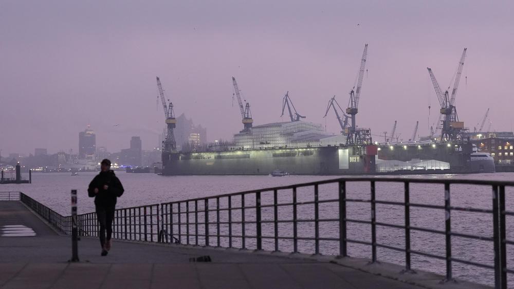 Sabotage an Bundeswehrkorvetten: Blohm + Voss ist für die Bundeswehr eine wichtige Werft und Ziel von Saboteuren. Ob die Täter in fremdem Auftrag handelten, versuchen die Behörden herauszufinden.