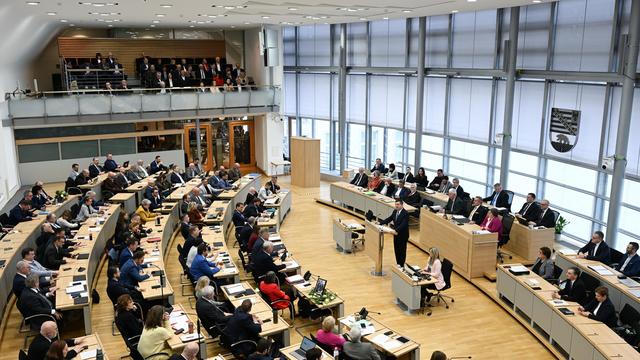 Vetternwirtschaft: Landtagsfraktionen in Sachsen-Anhalt wollen Überkreuzjobs verbieten