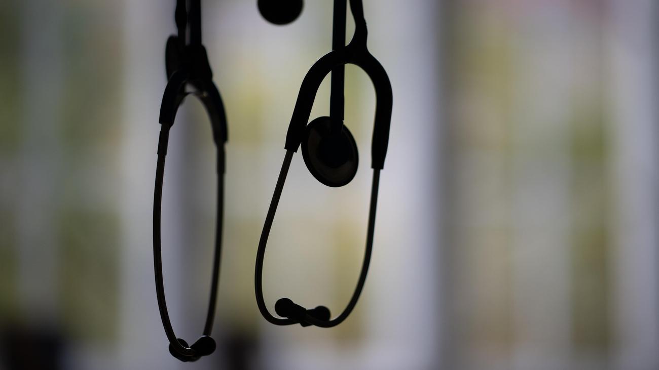 Krankenstand: Gesamtmetall-Chef will im Krankheitsfall nicht sofort zahlen