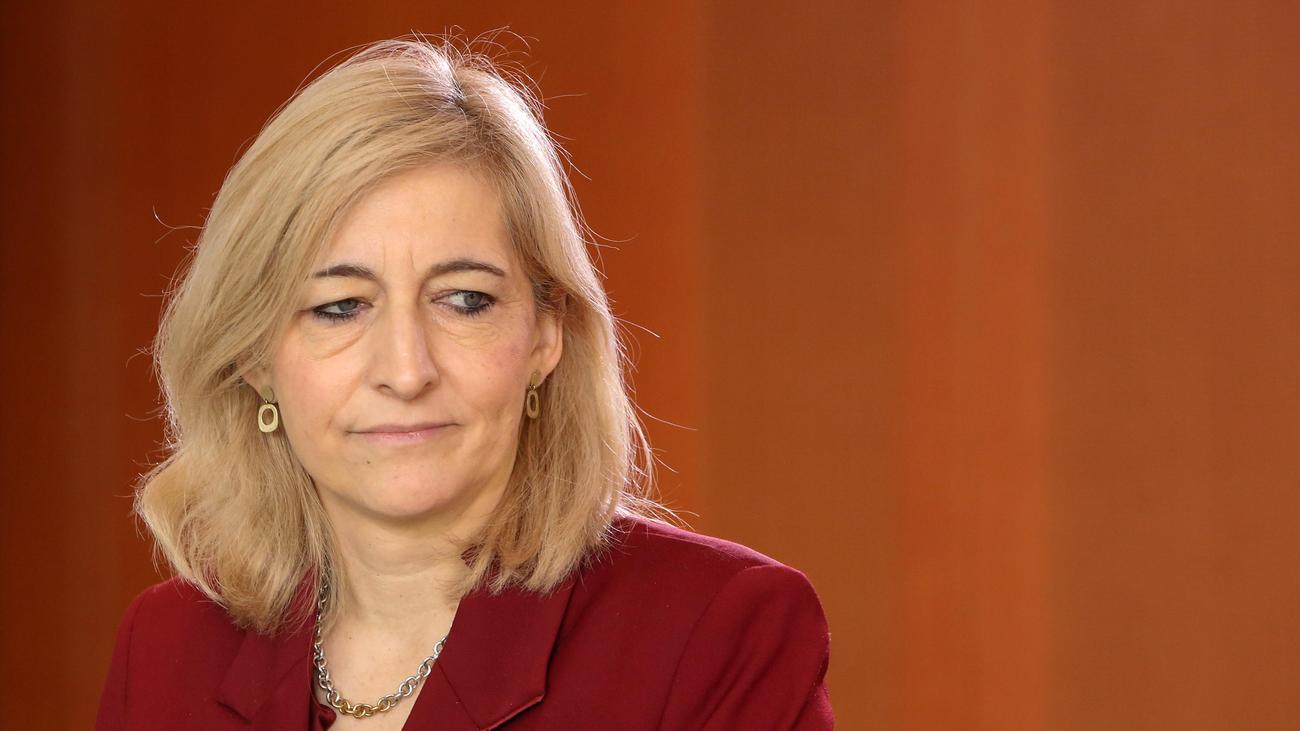 Reform der gesetzlichen Krankenkassen: Live: Gesundheitsministerin Nina Warken stellt ihre Sparpläne vor