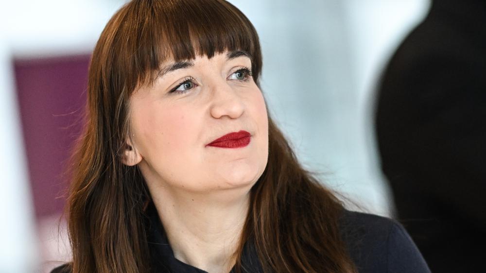  Heidi Reichinnek, Fraktionschef der Linken im Bundestag, fordert von der Bundesregierung, sich für die Menschen aus dem Iran einzusetzen