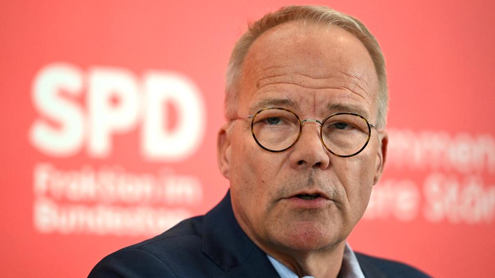  Matthias Miersch, SPD-Fraktionsvorsitzender im Bundestag, hat den Angriff auf den Iran als völkerrechtswidrig bezeichnet.