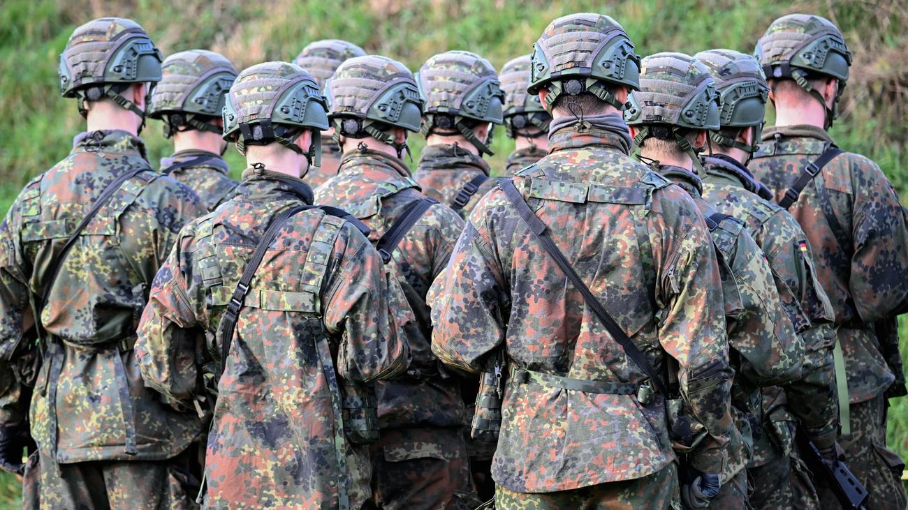 Bundeswehr: Männer bis 45 müssen längere Auslandsaufenthalte melden