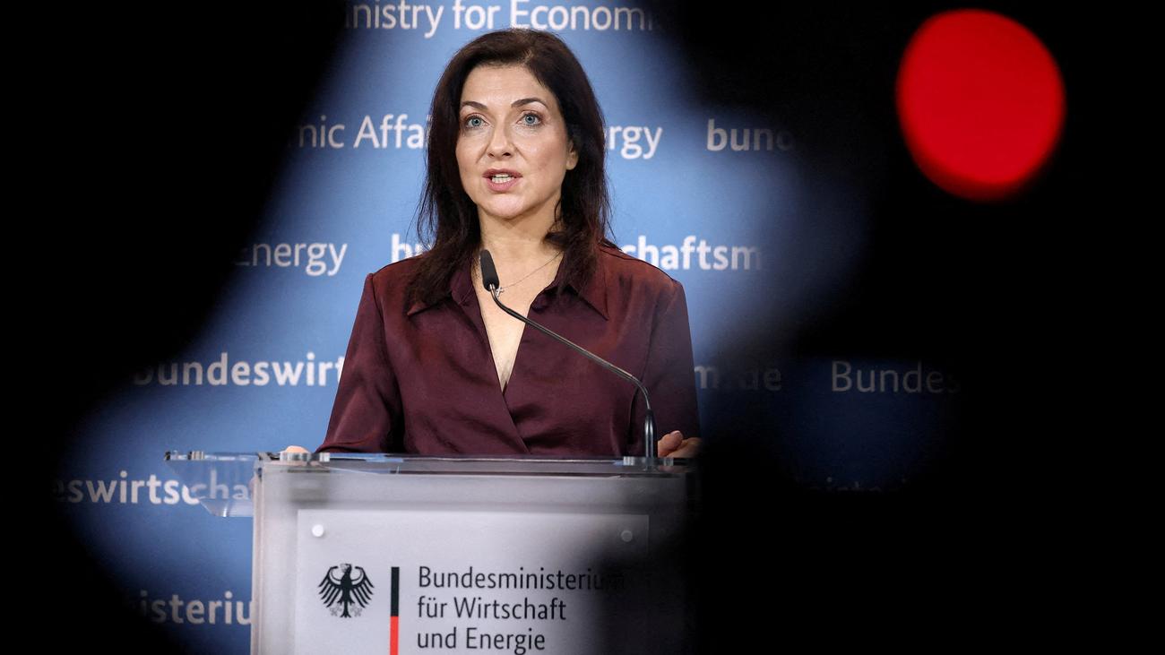 Stellenausschreibung: Wirtschaftsministerin sucht externe Berater für Ministeriumsaufgaben