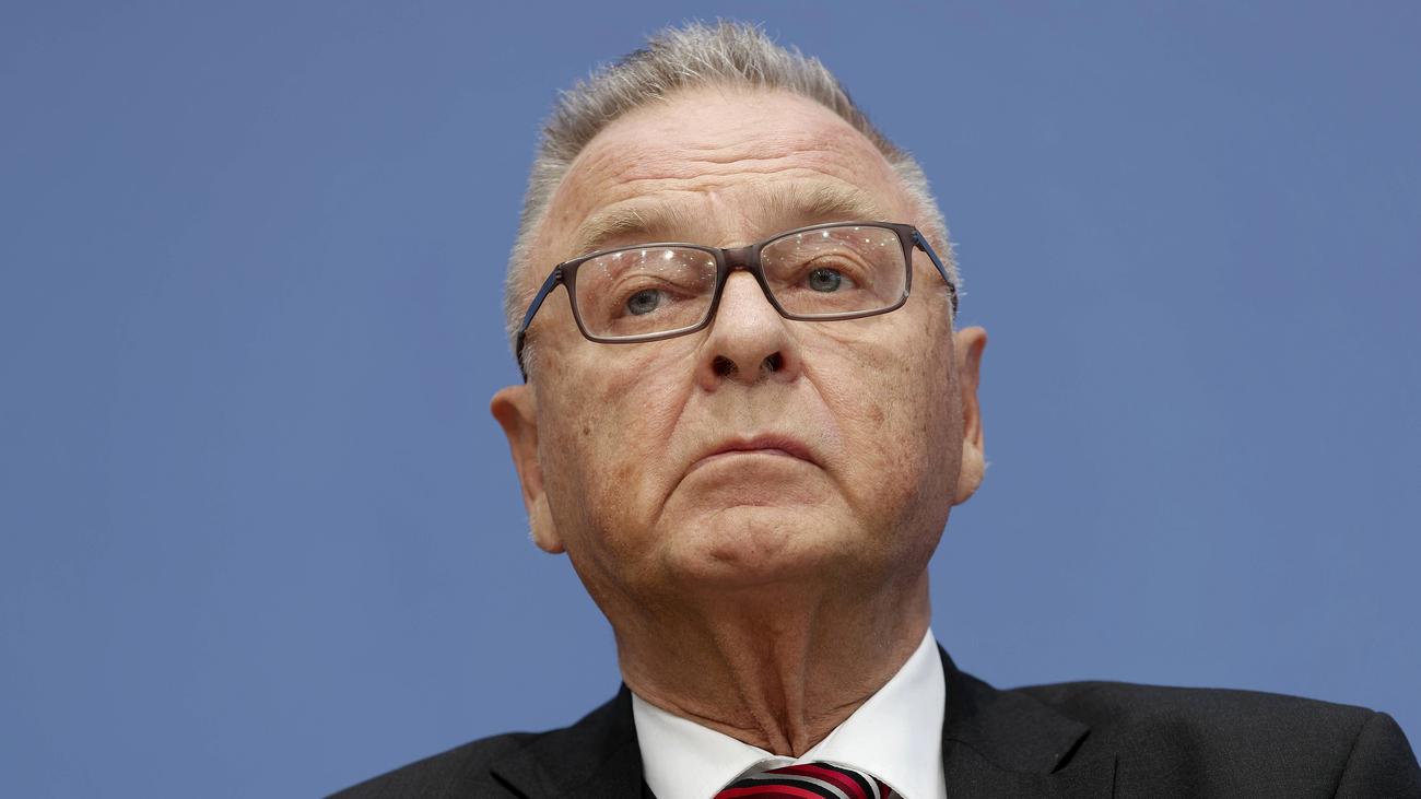 Hans-Jürgen Papier: Papier wirft Bundesregierung "verweigerte Staatsführung" vor