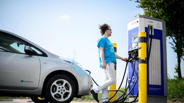 Elekromobilität: Bundestag schafft Grundlage für Prämie beim Kauf von E-Autos