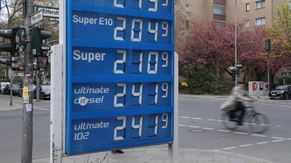 Deutlich gestiegene Preise für Energie und Sprit durch den Irankrieg belasten viele Deutsche – eine steuerfreie Prämie soll dies nach den Vorstellungen der Bundesregierung abfedern.
