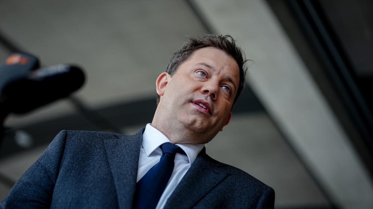 Energiekrise: Lars Klingbeil fordert Schritte gegen nahenden Kerosinmangel