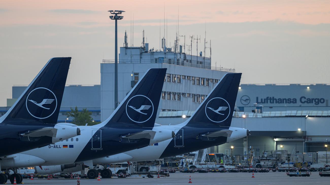 Streik bei der Lufthansa: Flugbetrieb der Lufthansa wegen Streiks weiter stark beeinträchtigt