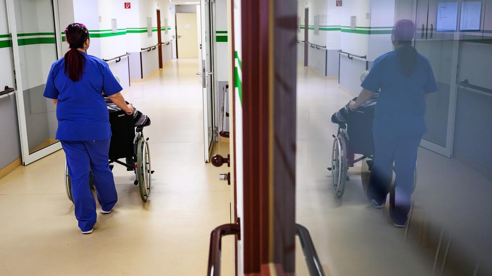 Bundesregierung: Die geplante Gesundheitsreform sieht unter anderem Ausgabenbremsen bei Arztpraxen und Kliniken vor.