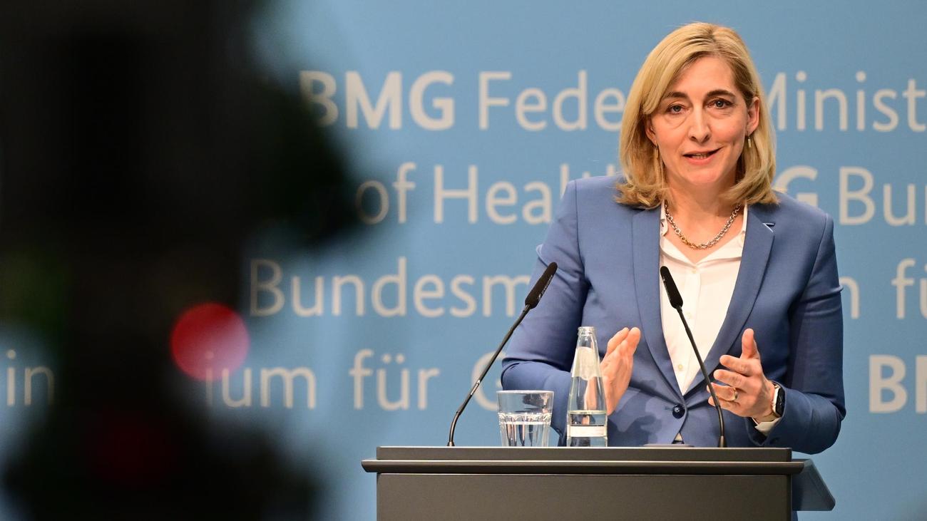 Nina Warken: Gesundheitsministerin kündigt Einsparungen in Milliardenhöhe an