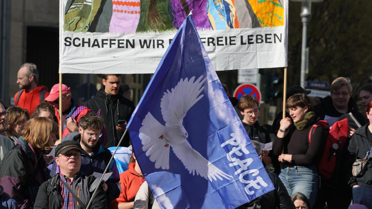 Friedensbewegung: Ostermärsche starten mit Kundgebungen in mehreren Städten