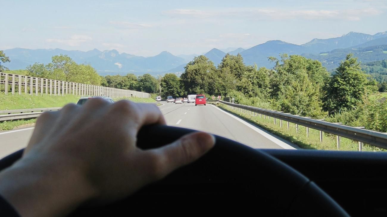 Führerschein-Reform: Fahren mit Eltern und Online-Theorie sollen Führerscheinkosten senken