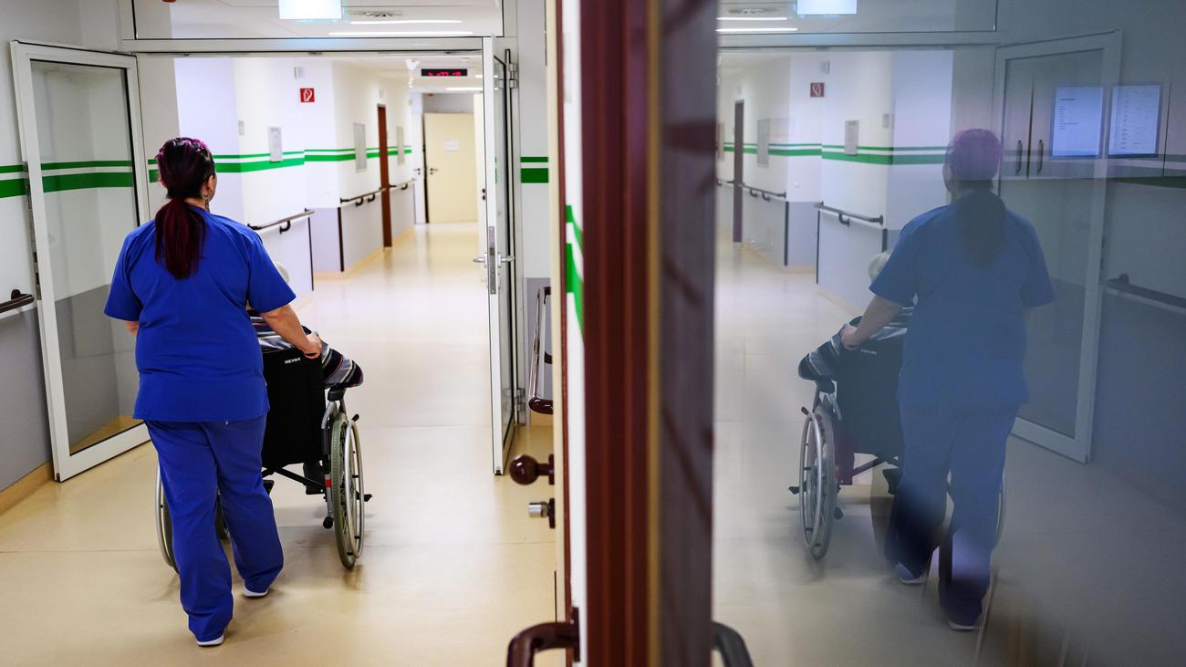 Pflegereform: Caritas-Chefin warnt vor höheren Kosten für Pflegebedürftige