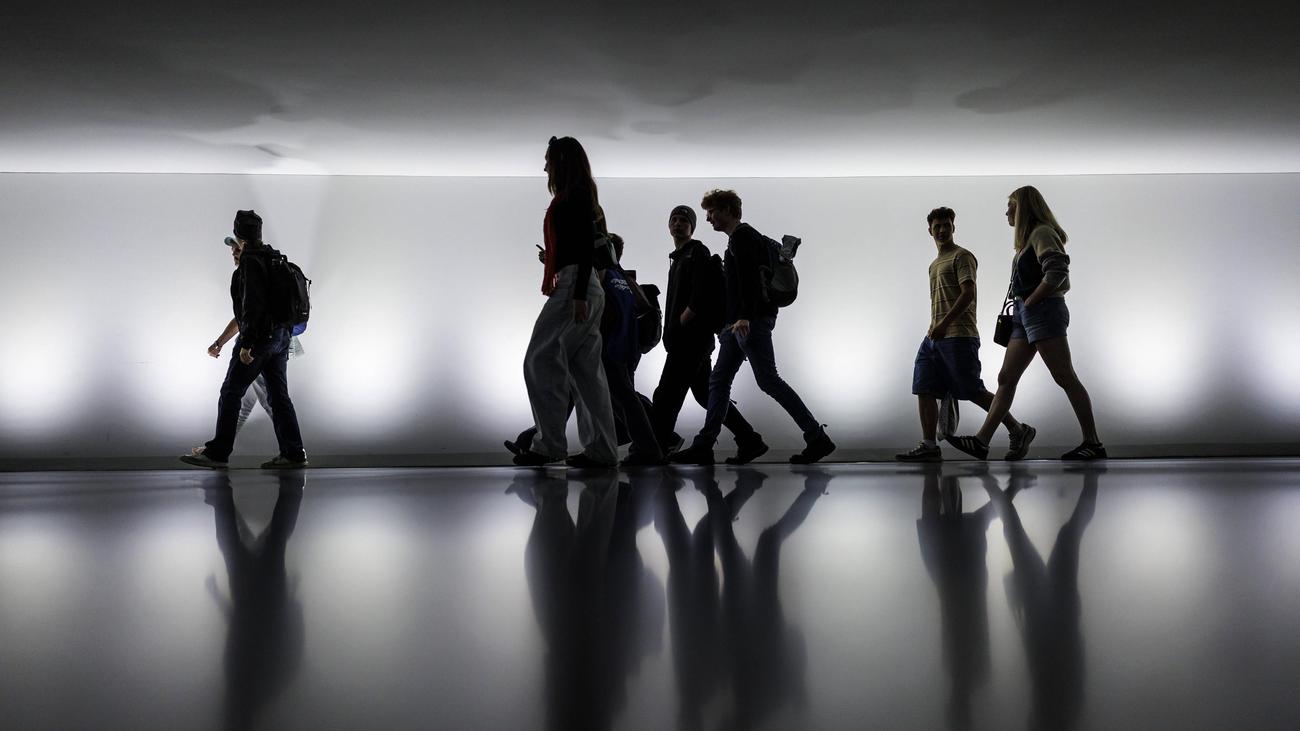 Demokratie: Studie zeigt großen Rückhalt für Demokratie, aber Kritik an Umsetzung